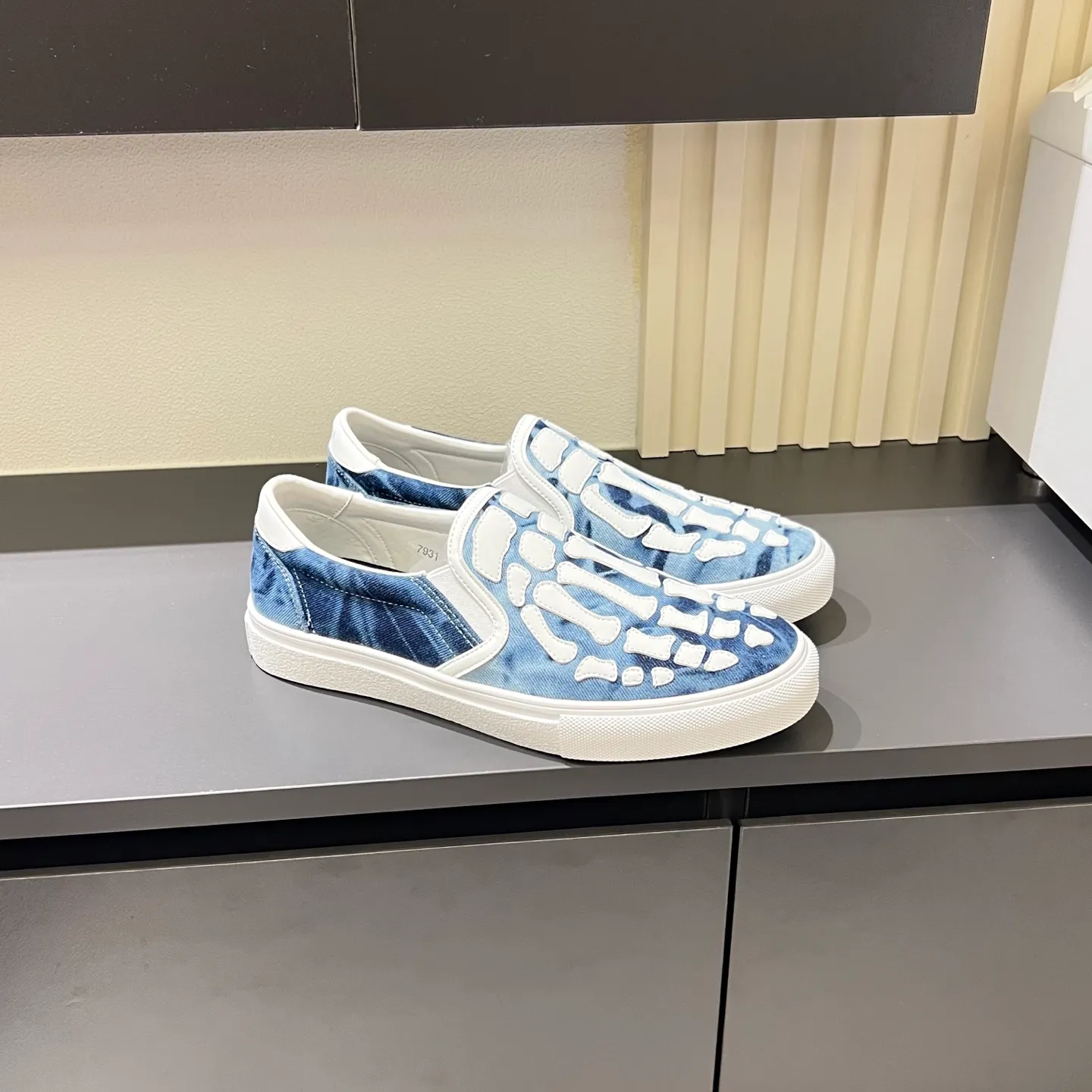 Men's shoes 💰p420, amiri The top purchasing agent for bone shoes 🔍🔍 is on sale at the men's counter at the same time. Cowhide is paired with 5D dynamic design style.